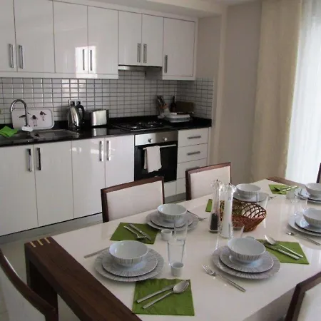 Tropical Gardens 2 Bed 2nd Floor Apartmán *