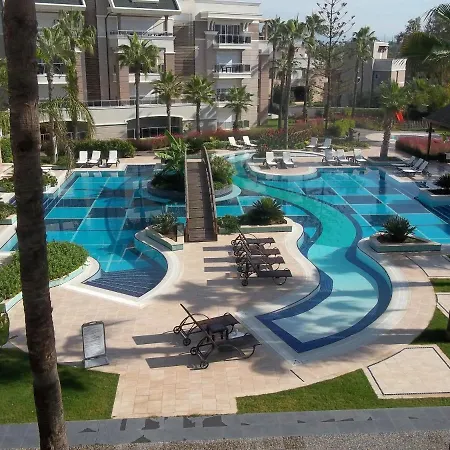 Tropical Gardens 2 Bed 2nd Floor Apartmán *