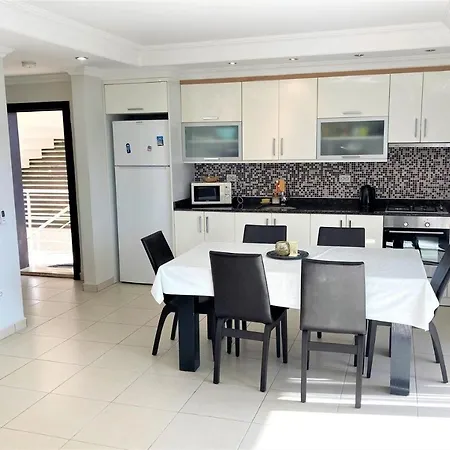 Tropical Gardens 2 Bed 2nd Floor